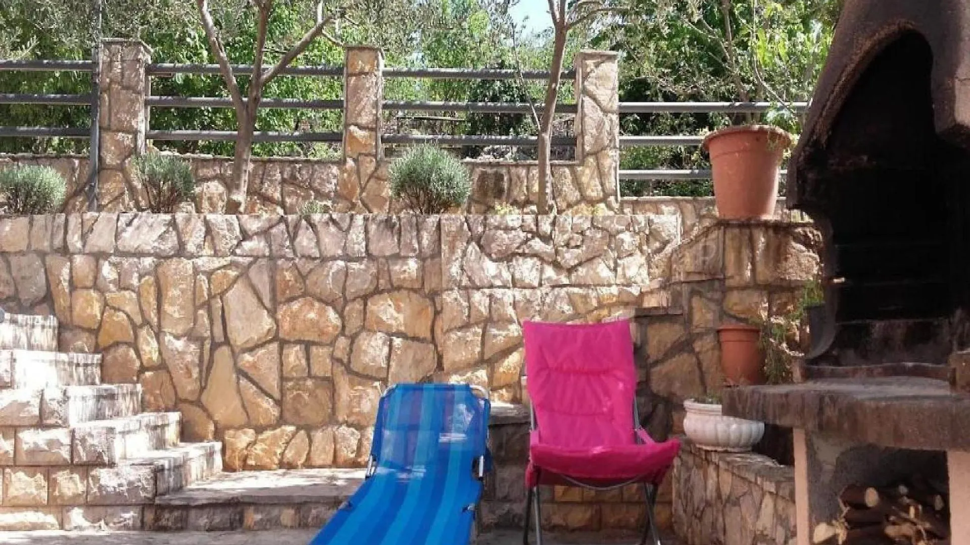 Apartments Smilje I Maslina - One Bedroom Apartment With Terrace 1 Gornji Karin