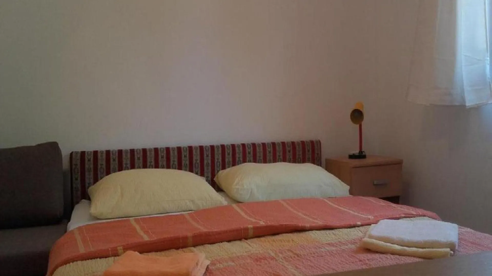 Apartments Smilje I Maslina - One Bedroom Apartment With Terrace 1 Gornji Karin