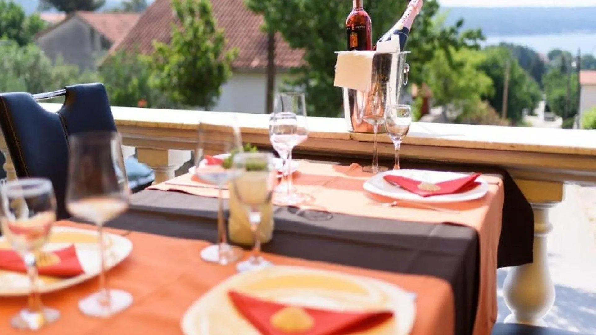 Apartments Smilje I Maslina - One Bedroom Apartment With Terrace 1 Gornji Karin